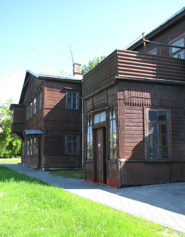 Дом по ул. Волковича, 23 - вид сбоку
