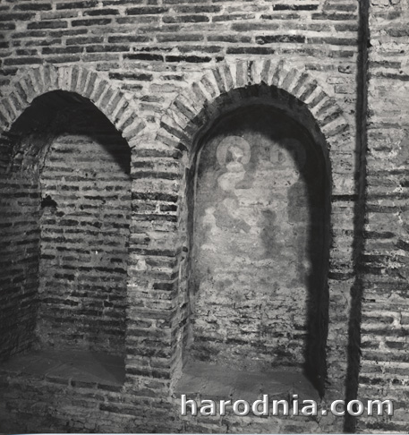 Фрэскі ўнутры храма, напісаныя ў 15 ст.