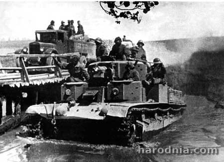 Т-28 з 21-й тбр фарсируе раку Уша ля Міра. 17 верасня 1939г