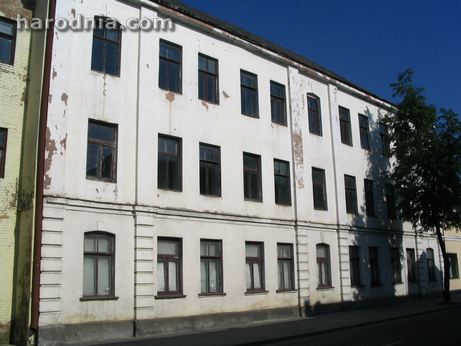Budynek Fabryki wyrobów introligatorskich przy ulicy Piłsudskiego. Foto Jana Lelewicza. 2007.