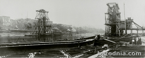 Budownictwo mostu kolejowego na zdjęciach, zrobionych przez Antona Rorbacha. Listopad 1861 roku. 