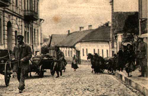 рог вуліцаў Гараднічанскай і Карбышава (зьлева будынак КДБ, справа кавалак рэсторана “Беласток”)